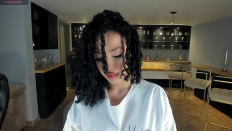 Snapshot of roseferrera chatting on 01/09/25, 08:11 Rose online show from 01/09/25, 08:11