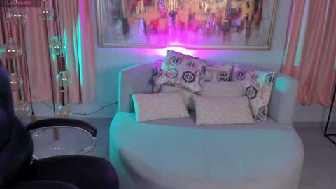 Snapshot of roseferrera chatting on 01/28/25, 07:53 Rose online show from 01/28/25, 07:53