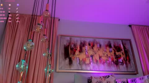 Snapshot of roseferrera chatting on 01/29/25, 01:58 Rose online show from 01/29/25, 01:58