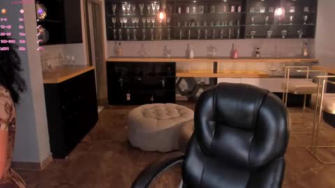 Snapshot of roseferrera chatting on 02/19/25, 07:59 Rose online show from 02/19/25, 07:59