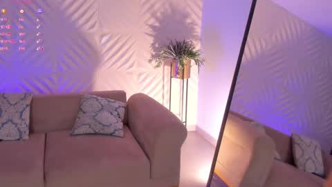 Snapshot of roseferrera chatting on 03/09/25, 12:10 Rose online show from 03/09/25, 12:10