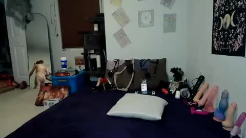 Snapshot of rosehatter chatting on 01/10/25, 03:39 Rose Hatter online show from 01/10/25, 03:39