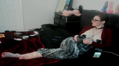 Snapshot of rosehatter chatting on 02/15/25, 03:42 Rose Hatter online show from 02/15/25, 03:42