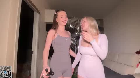 Sophie and Sarah online show from 03/17/26, 06:44