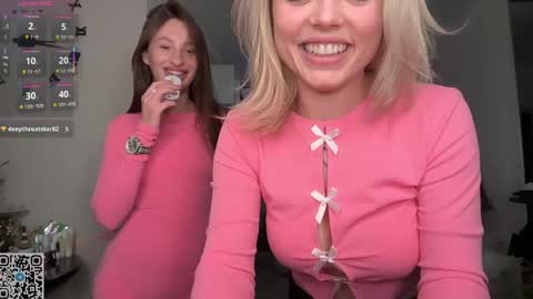 Sophie and Sarah online show from 04/17/26, 07:28
