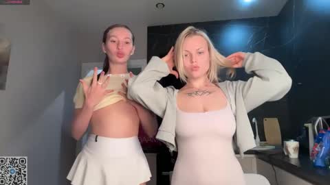 Sophie and Sarah online show from 04/26/26, 07:11