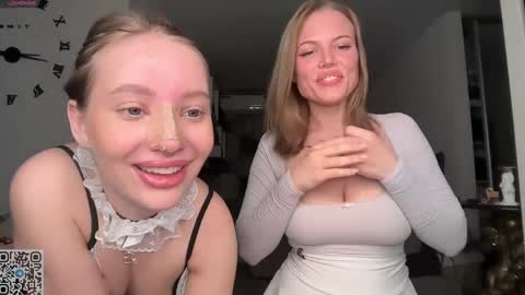 Sophie and Sarah online show from 05/31/26, 06:09