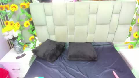 Snapshot of roselyn_arnold chatting on 02/23/26, 08:39 Julieta online show from 02/23/26, 08:39