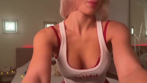 Snapshot of roselyn_rose chatting on 10/19/25, 03:23 Roselyn online show from 10/19/25, 03:23