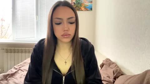 Mimi online show from 11/06/25, 11:22