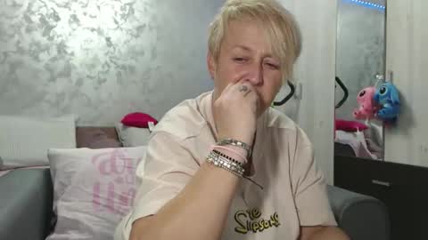 Lovepinklilly online show from 04/19/26, 05:01