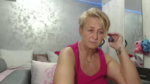 Lovepinklilly online show from 04/21/26, 05:39