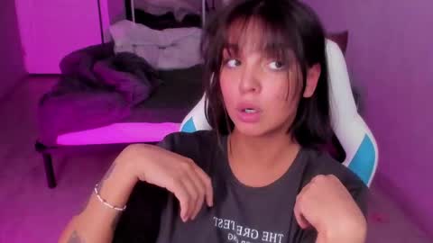 Snapshot of roshelle_xxx chatting on 01/22/25, 10:59 Roshelle online show from 01/22/25, 10:59