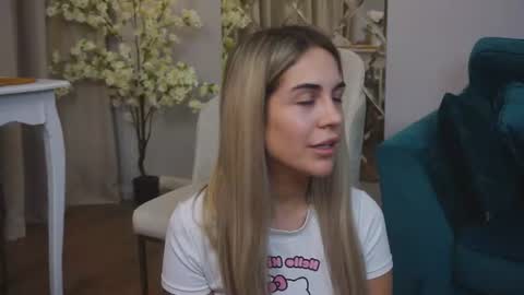 Snapshot of roshen_amira chatting on 06/28/26, 12:49 Amii online show from 06/28/26, 12:49