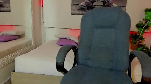 rosi_cooper online show from 10/23/25, 10:47