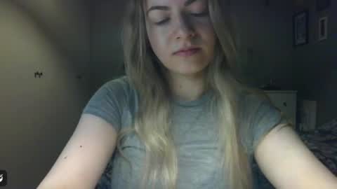 Snapshot of rosie_june chatting on 05/15/26, 06:42 Rosie online show from 05/15/26, 06:42