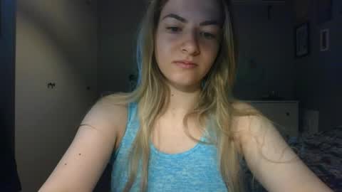 Snapshot of rosie_june chatting on 05/19/26, 06:42 Rosie online show from 05/19/26, 06:42