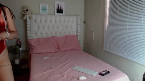 Snapshot of rosiehw chatting on 01/15/25, 08:05 rosiehw online show from 01/15/25, 08:05