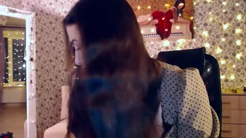 Rosie is waiting for YOU online show from 12/01/25, 03:44