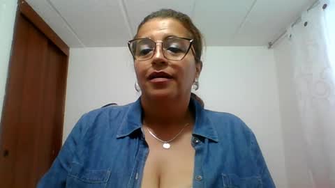 Snapshot of rossanalionheart chatting on 02/15/25, 10:42 Rossana online show from 02/15/25, 10:42