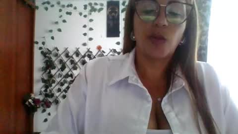 Snapshot of rossanalionheart chatting on 12/15/25, 07:29 Rossana online show from 12/15/25, 07:29