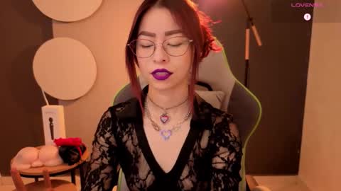 Snapshot of rosse_98_ chatting on 02/13/26, 01:51 Miss Rosse online show from 02/13/26, 01:51
