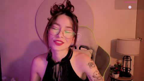 Snapshot of rosse_98_ chatting on 06/22/26, 02:14 Miss Rosse online show from 06/22/26, 02:14