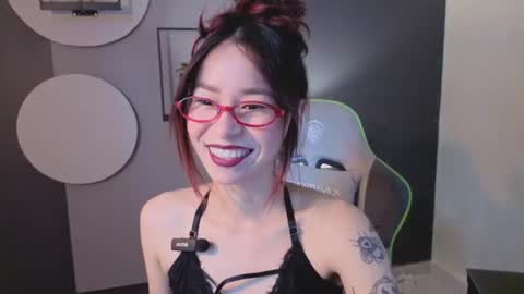 Snapshot of rosse_98_ chatting on 07/04/26, 03:40 Miss Rosse online show from 07/04/26, 03:40
