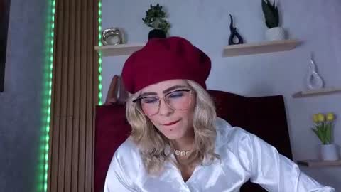 Snapshot of rosse_deep chatting on 07/23/26, 01:53 Rosse follow me online show from 07/23/26, 01:53