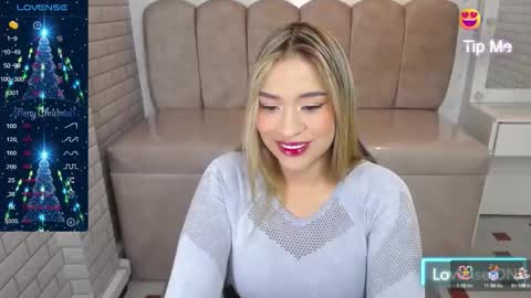 Snapshot of rosse_jeane_v chatting on 12/14/25, 01:16 rosse jeane v online show from 12/14/25, 01:16