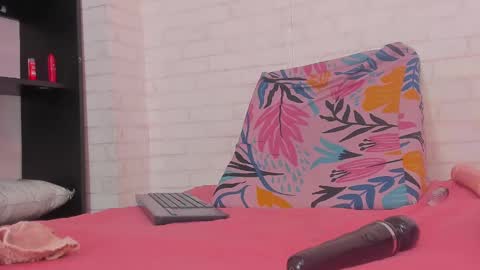 Snapshot of rosse_thompson11 chatting on 01/20/25, 11:43 rosse_thompson11 online show from 01/20/25, 11:43