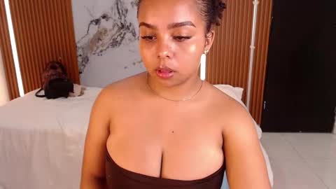 Snapshot of rosselyn_ chatting on 10/24/25, 08:49 Rossi Hill online show from 10/24/25, 08:49