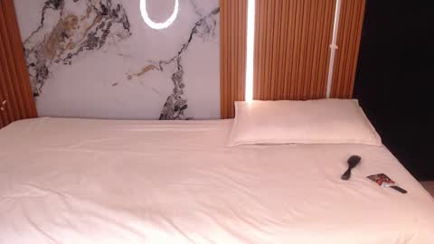 Snapshot of rosselyn_ chatting on 12/14/25, 12:43 Rossi Hill online show from 12/14/25, 12:43