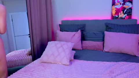 Snapshot of rossy_x_ chatting on 06/09/26, 01:17 Rossy 630 pm - 230 am online show from 06/09/26, 01:17