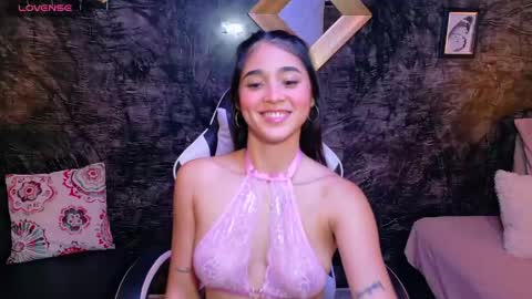Snapshot of rouse_cutie chatting on 04/24/26, 11:40 Rosuee online show from 04/24/26, 11:40