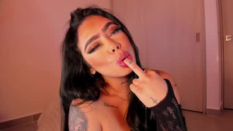 Snapshot of rouse_hallberg_ chatting on 02/03/25, 11:47 DREAM online show from 02/03/25, 11:47