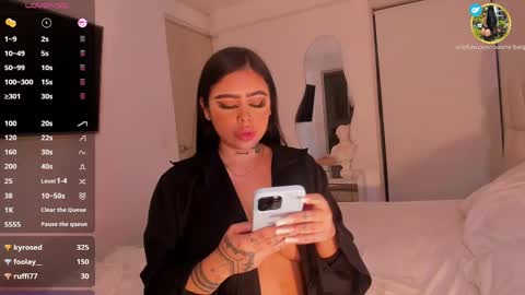 Snapshot of rouse_hallberg_ chatting on 03/12/25, 02:09 DREAM online show from 03/12/25, 02:09