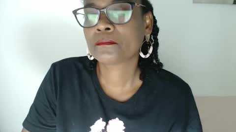 luxa online show from 04/23/26, 07:49