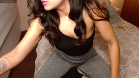 Rouss marie henao  online show from 01/31/25, 06:02