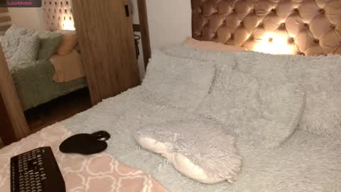 Rouss marie henao  online show from 02/25/25, 05:36