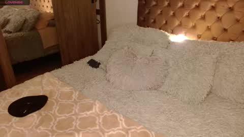 Rouss marie henao  online show from 03/05/25, 03:18