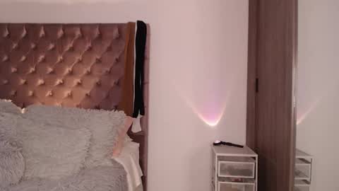 Rouss marie henao  online show from 10/20/25, 10:32