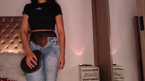 Rouss marie henao  online show from 11/02/25, 11:07