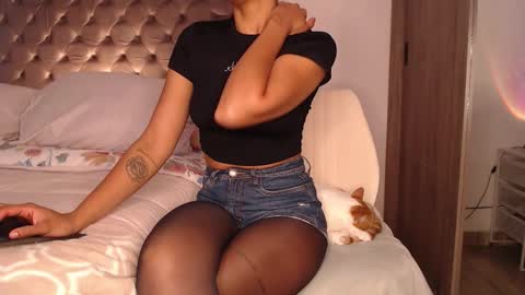 Rouss marie henao  online show from 03/29/26, 01:38