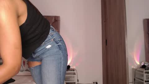 Rouss marie henao  online show from 04/11/26, 01:10