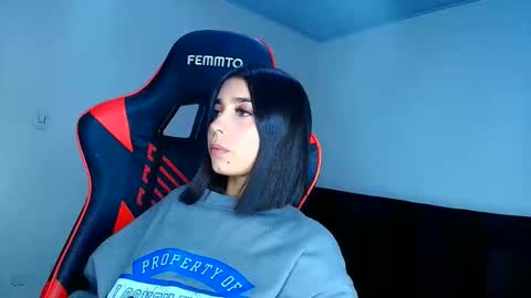 rousse_violet online show from 04/17/26, 12:46