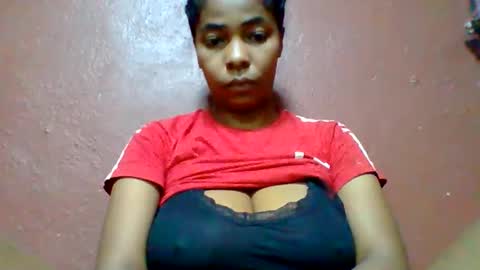Snapshot of rovaelyah chatting on 05/14/26, 02:40 rovaelyah online show from 05/14/26, 02:40