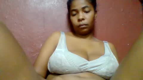Snapshot of rovaelyah chatting on 05/24/26, 03:55 rovaelyah online show from 05/24/26, 03:55