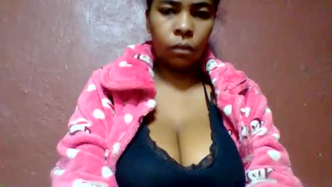 Snapshot of rovaelyah chatting on 05/27/26, 02:41 rovaelyah online show from 05/27/26, 02:41