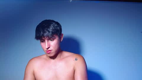 rowanboy23 online show from 04/22/26, 04:04